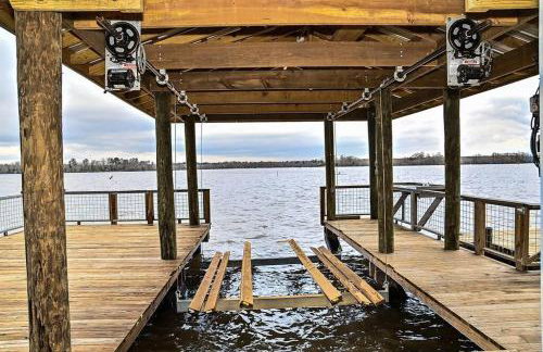 Toledo Queen Lakefront Custom 4 BR Home, Boathouse - Foto 50