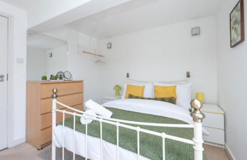 Bright and Spacious 3BDR Loft by Tooting Broadway - Photo 20