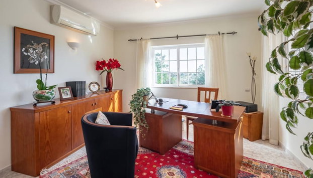 Beautiful 3-bed Villa in Faro Spool & Seaview - Photo 2, Lobby