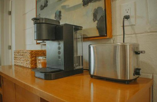 Casa Charleston-3BR-2Bath-Private HOT TUB-Pet Friendly-No Pet Fees! - Photo 12