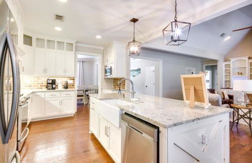 Stylish Hephzibah Home with Fire Pit and Theater Room! - Foto 8