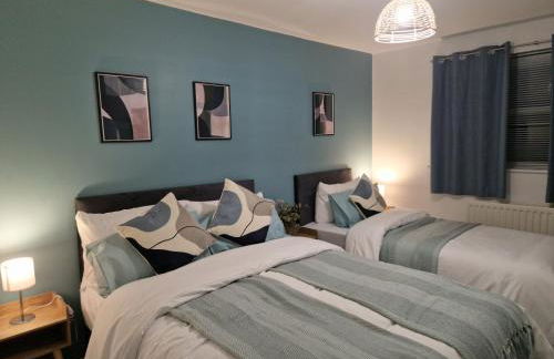 Superb & Beautiful Stourport Home with 7 Beds by PureStay - Foto 28