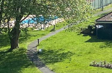 Superbe T3 lumineux sur parc arboré avec piscine - Photo 7