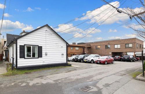 Downtown location Near the Beach Dog Friendly - Photo 55