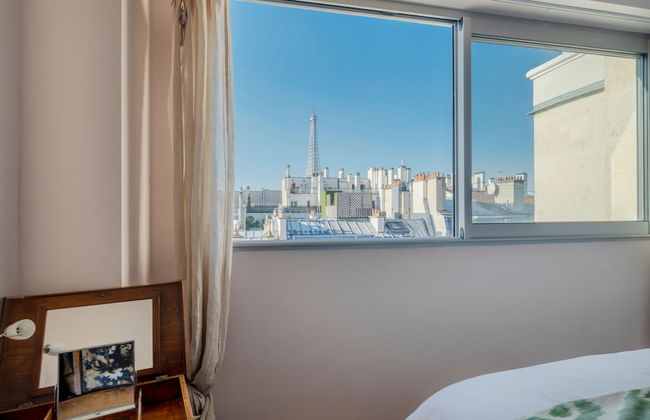 Eiffel Tower Design Residence - Photo 2