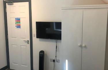 Newly refurbished studio, great location 8 studios - Photo 17