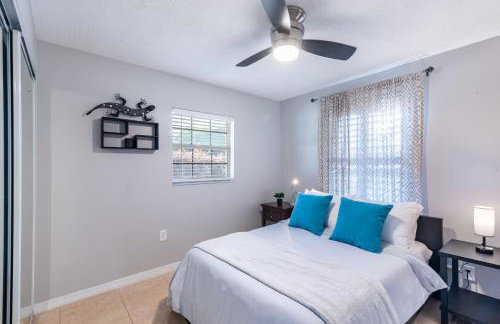 Family Retreat with Pool Fenced Yard AC - Foto 4