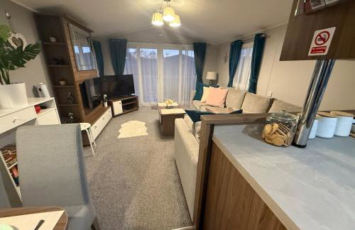 LuxeHaven at Tattershall Lakes Park with Hot Tub - Foto 68