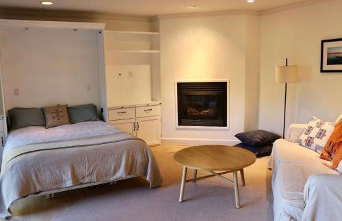 Lux, designer 8-acre retreat with private creek - Foto 18