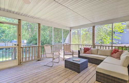 Less Than 1 Mi to Beach Luxury North Fork Retreat with Deck - Foto 28
