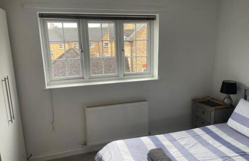 River House 2BR 1 bathroom downstairs toilet Parking St Neots Town Centre - Foto 74