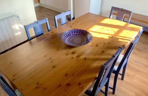 Cider Cottage - 3 Bedroom - Onsite Parking - Photo 4