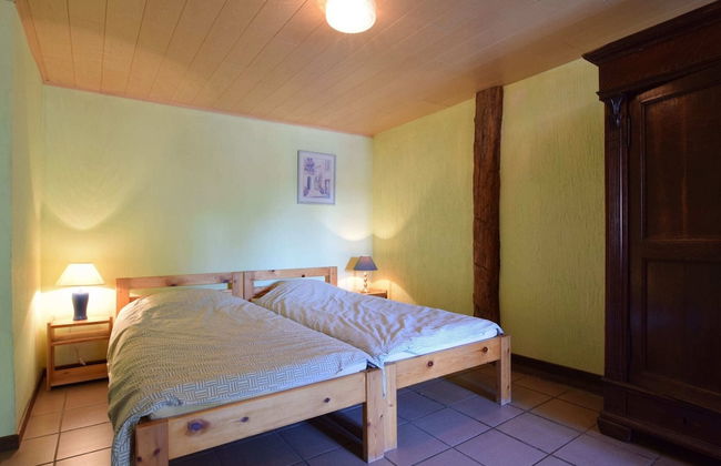 Authentic Holiday Home in Gouvy near Forest - Photo 4