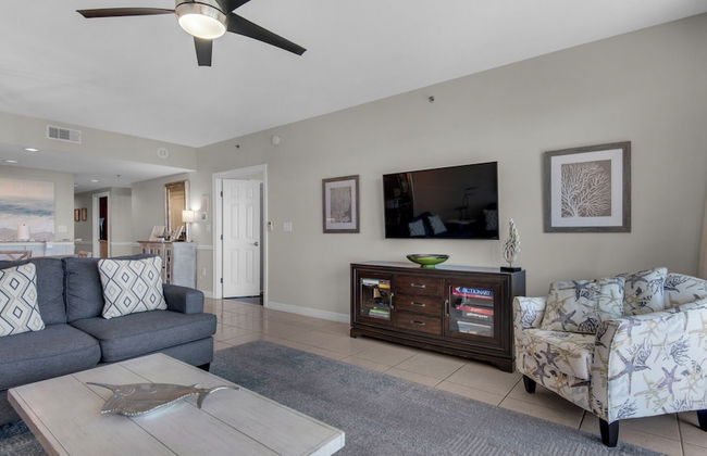 Spacious 2BR Condo w/ Partial Gulf Views, Pool, Across the Street From Beach! - Foto 21