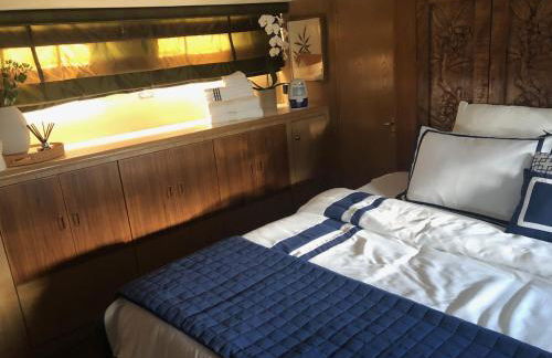 Luxury Afloat Yacht Paradise 3 bedrooms 3bath 5 beds with full Marina view - Foto 9