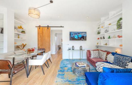 INTERIOR-DESIGN Apartment with HUGE Terrace - Photo 9