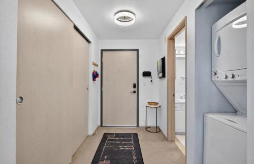 Free Parking - City Views - Near Attractions - Foto 7