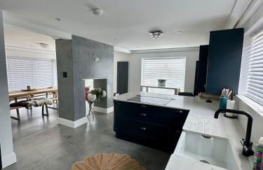 Charmandene - Luxury 5 Bed with Pool and Gated Parking - Foto 33