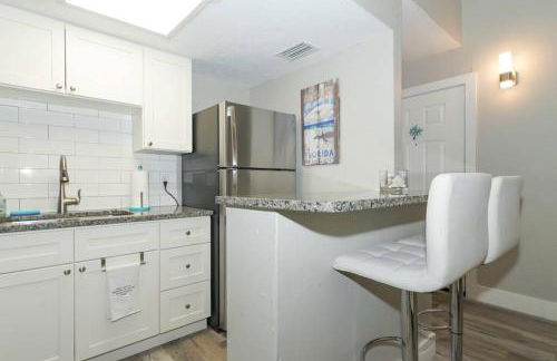 Siesta Key Village-Suite #3: A Block to the Beach! - Foto 2