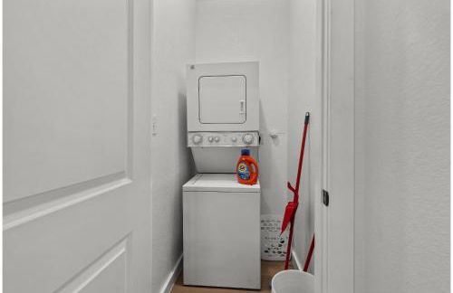 Brand New! Relax at 3br/2ba Apt. Near City Center - Foto 17