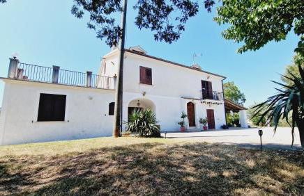 Country Chic Antico Casale - piscina idromassaggio lettini, solarium, cinema experience, wifi, parcheggio - Foto 7