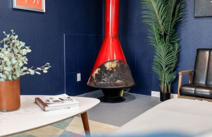 Fable by Avantstay 2 Unique Spaces, w/ Bowling, Hot Tub, Fire Pit, Large Yard - Foto 18