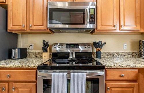 Modern DT Home-King size Bed-Patios-Long Stays-WiFi - Foto 33