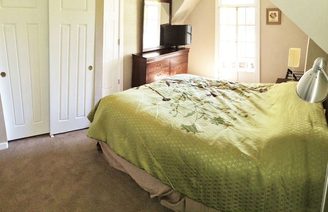 Historic Downtown Victorian Home - Photo 2