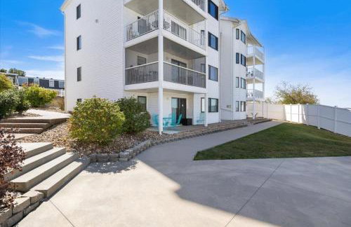 Lakefront Osage Beach Condo + Workspace w/ Pool Views - Foto 44