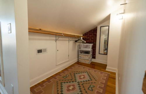 Contemporary 3-Bedroom Home with Balcony in RVA - Foto 33