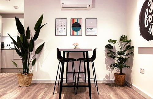 Spacious 1-Bedroom Apartment near Kew Gardens with Balcony & Parking - Foto 21