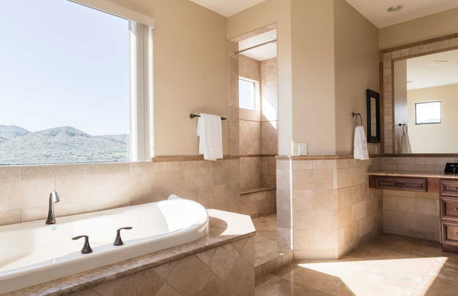 Sunbeam by Avantstay Elegant, Private Desert Home w/ Infinity Pool, Spa & View - Foto 26