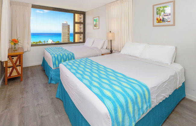 Partial Ocean View Condo with 2 Beds and Parking - Foto 2