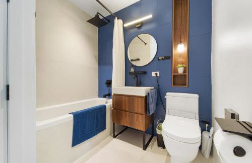 Sunny Oasis with WD I Central Air I Desk I Free Park - Foto 13