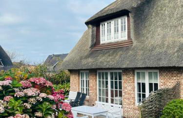 Hiidhüüs Wenningstedt unter Reet mit Sauna - Foto 1