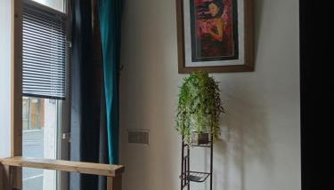 CHARMANT STUDIO à 2 pas de NAVAL GROUP au coeur d une rue commerçante - Foto 4