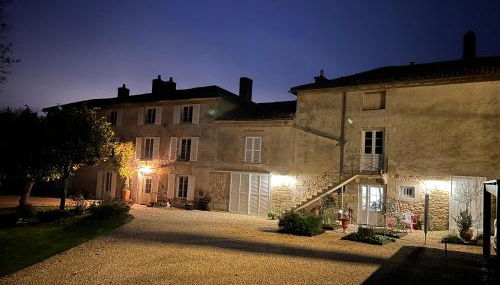 LE REPAIRE DU CLAIN gîte 4 étoiles pour 14 personnes avec piscine proche du Futuroscope - Foto 2
