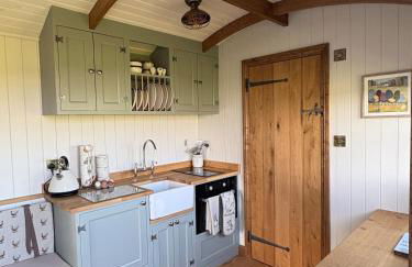 Shepherds Hut - Photo 1