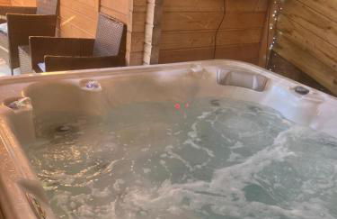 Log Cabin in the City with hot tub - Photo 12