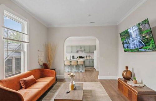 2 Units Combined - Historic 5BR - 2 Living - 2 Kitchens - Photo 8