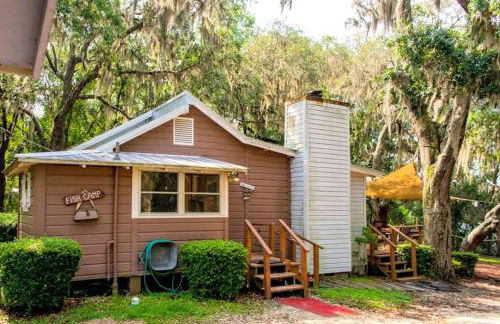 Spacious Cabin for a Group Getaway Overlooking Junior Lake in Florida - Foto 19