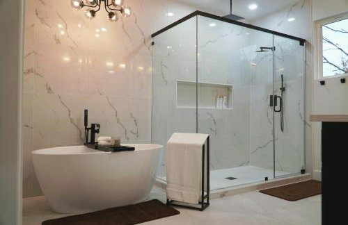 New Luxury 5BR 7BD Home Near Airport, Sleeps 10 plus - Foto 34