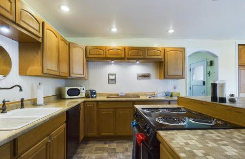 Daffodil Cottage in Downtown Packwood, WIFI, BBQ, Firepit, Smores - Foto 13