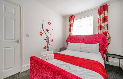 Comfortable 2-Bed Home with Free Parking - Foto 13