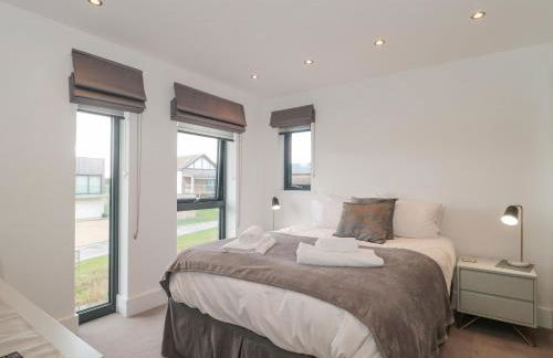 Agua de Plata, 16 Wakeling Island, Silverlake - Photo 11