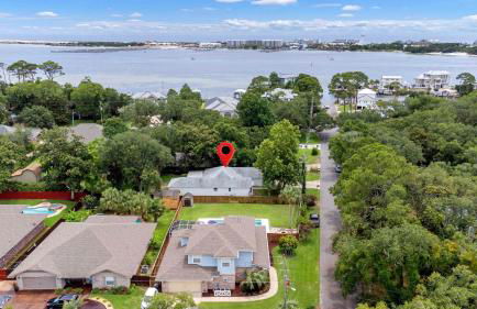 Boat House - Steps to Boat Ramp, Grill & 1 Mile to Beach - Foto 7