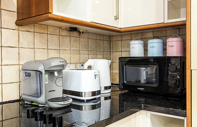 Modern Clapham Apartment - Photo 10