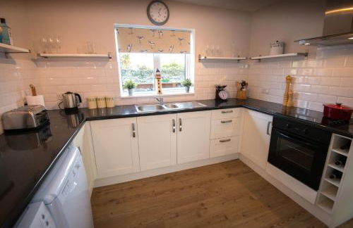 Anglesey Coastal Cottage 200 metres from Beach, Dog and Family Friendly - Foto 9