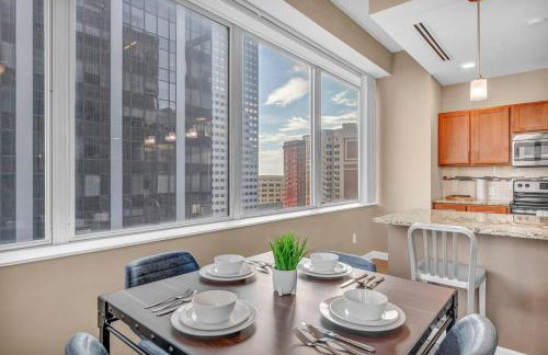 LAKE VIEW Sky-Suite in the Heart of Downtown! - Photo 6