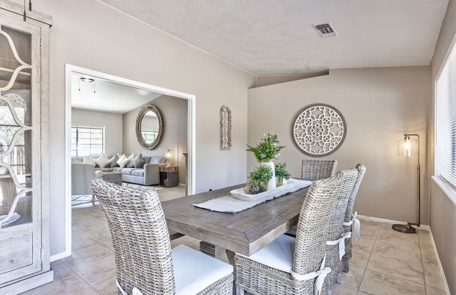 Luxurious Home with Red Rock Views - Foto 12